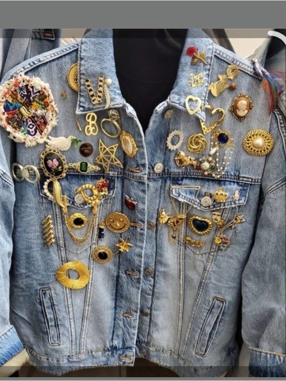 Brooch Crazy! Embellished Denim Jackets with antique brooches. - Picture 3 of 13